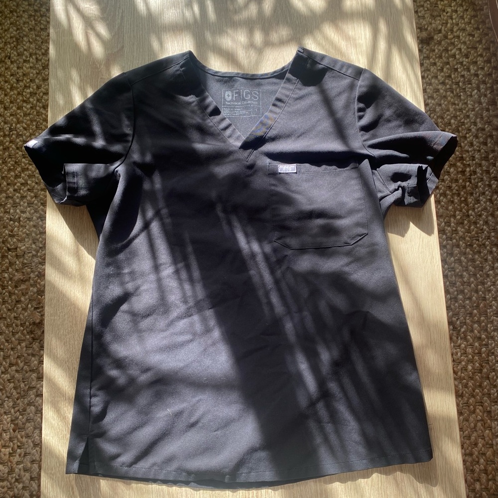 Figs Catarina One Pocket Top